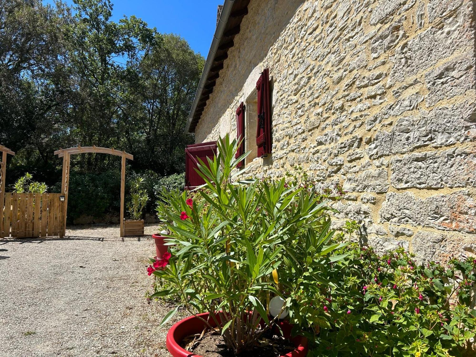 Le Domaine De La Claire Fontaine Gites -Chambres D'Hotes Montvalent Exterior photo